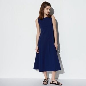 Uniqlo EXTRA STRETCH AIRism SLEEVELESS DRESS